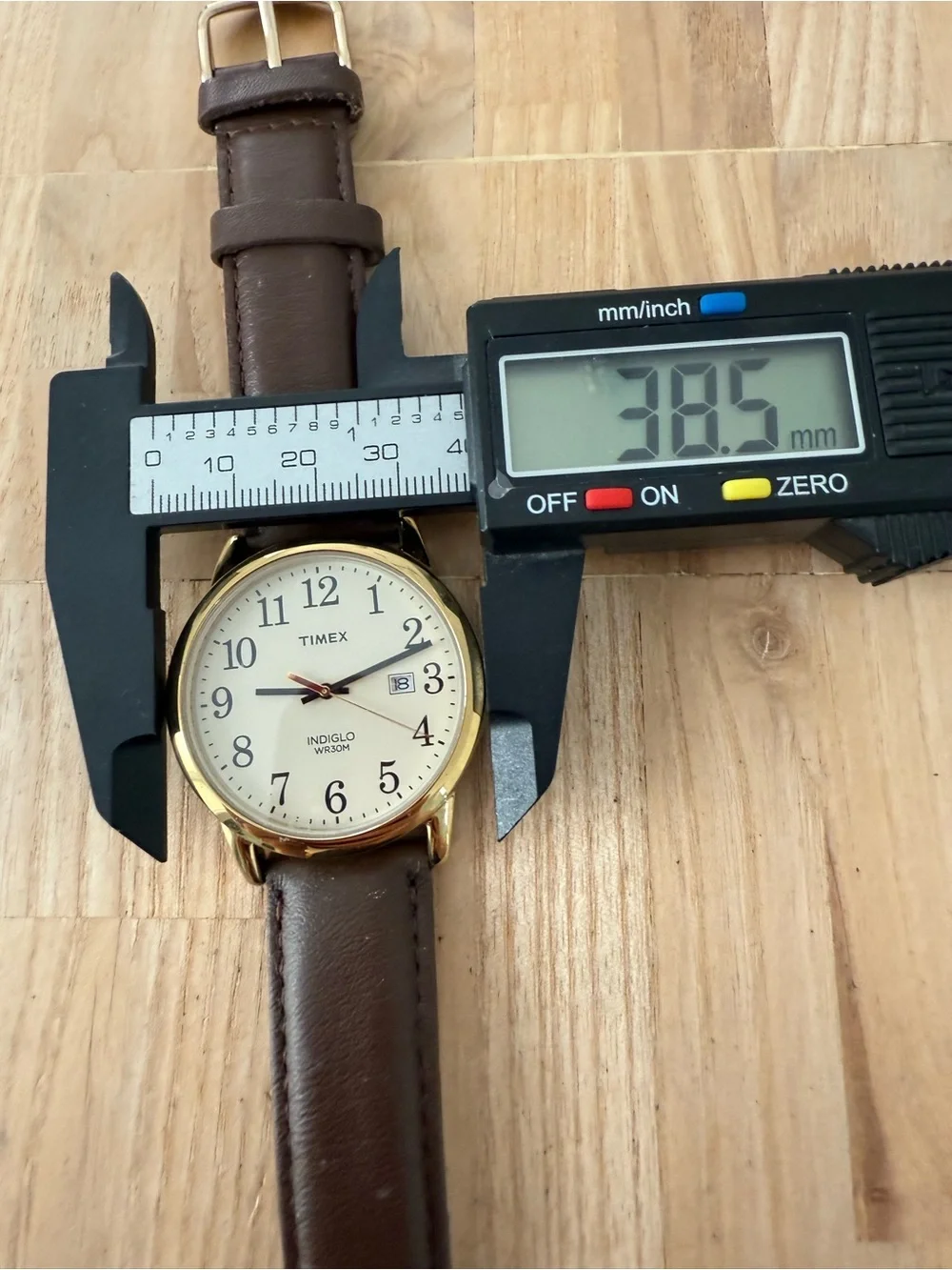 Timex gold tone easy read brown leather watch NEW BATTERY